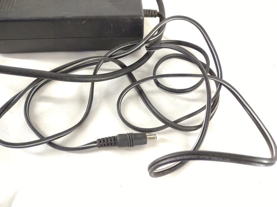 Adaptador de Corriente Cargador Universal 120V 60Hz 1700mA Negro 31V HP AC/DC 0950-4483  Foto 4 de 4