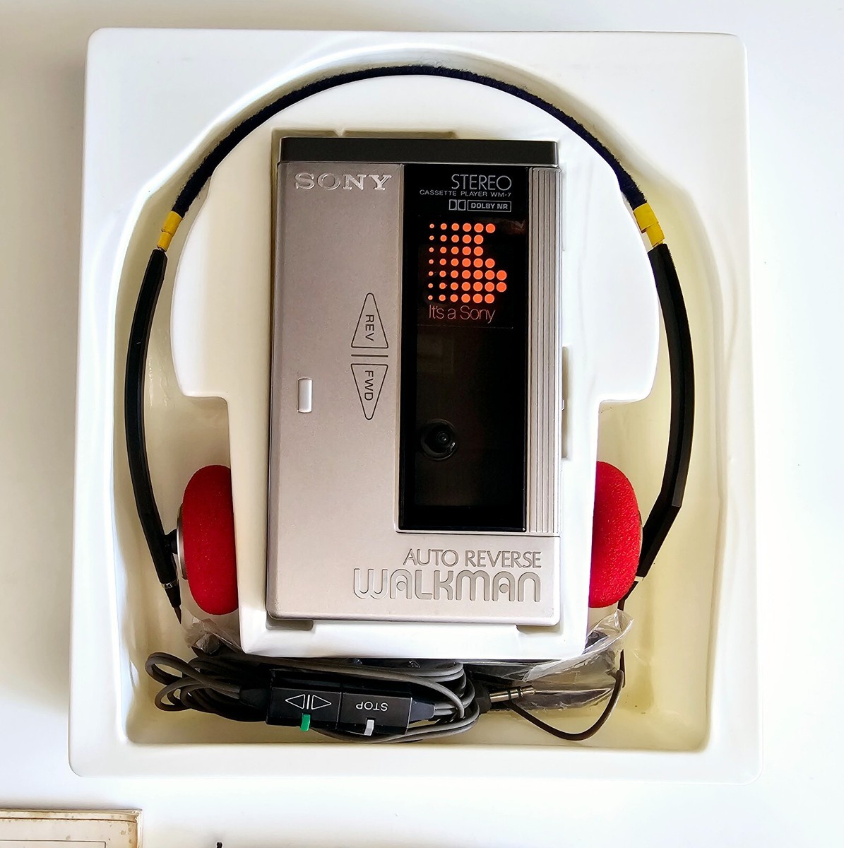 SONY WM-101 ソニー　カセットウォークマン　1985 通電○ ジャンク SONY WM-101 ソニー カセットウォークマン 1985 通電○ ジャンク