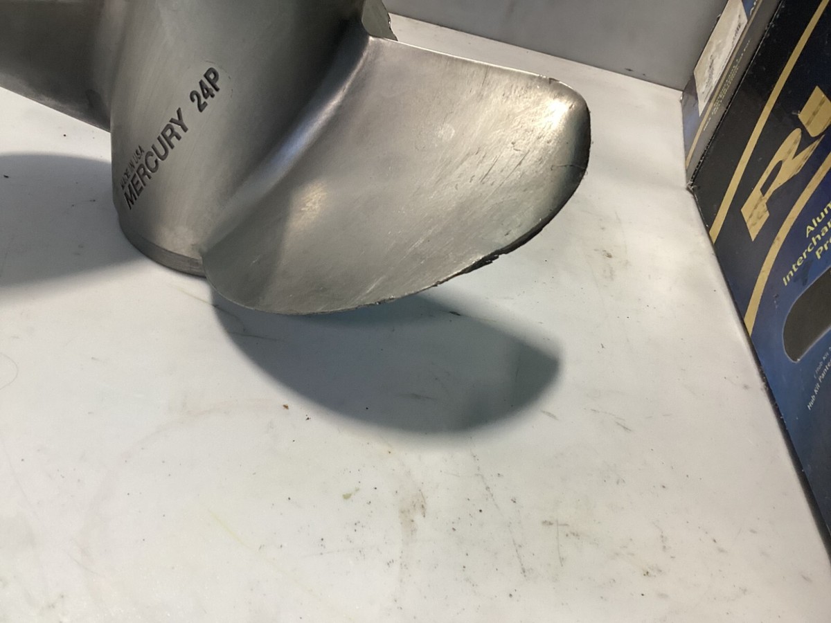 Hélice Marine Mercury Bravo III – 14 1/4 X 22 Pas – 3 Lames Inox – Réf 48-823664A60