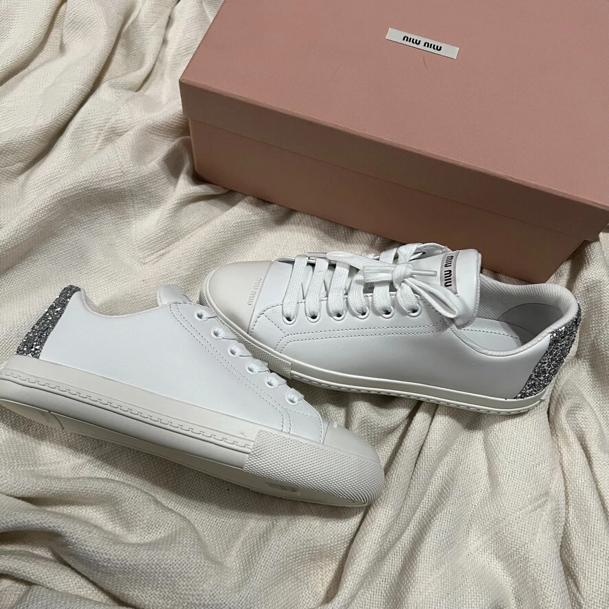 Zapatillas bajas para mujer MIU MIU de cuero blanco plateado brillo trasero 37,5 NUEVAS Foto 2 de 4