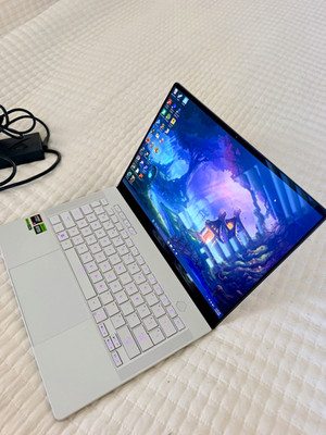 ASUS ROG Zephyrus G14 14in Ryzen 9 8945HS 32GB 1TB SSD RTX 4070 W11