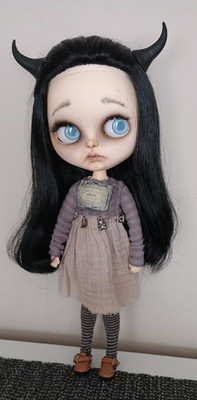 Hasbro Blythe Künstlerpuppe, schwarze glatte Haare