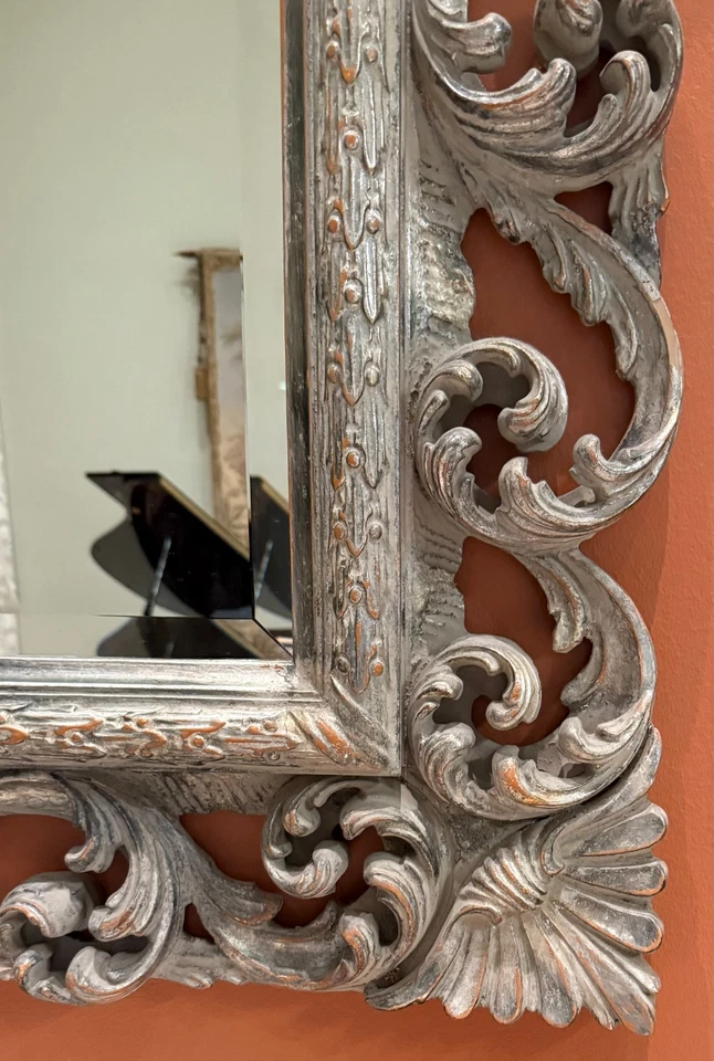 Hermoso espejo La Barge enmarcado en madera - Parece hierro, ¡impresionante punto focal! Foto 3 de 4