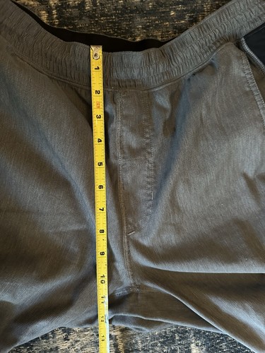 Lululemon Shorts Men’s Large Black Gray Athletic Activewear Shorts Pockets Logo - Picture 12 of 13