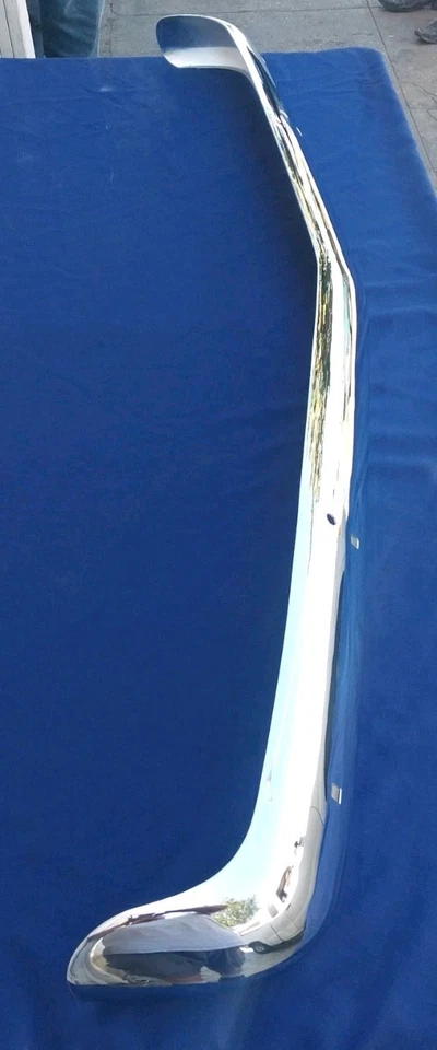 Parachoques trasero cromado original Ford Thunderbird 1955, 1956. Foto 4 de 4