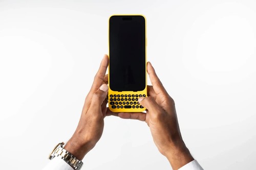 New Clicks Keyboard for Apple iPhone 15 Pro Max BumbleBee CK-5200-0 - Picture 7 of 7