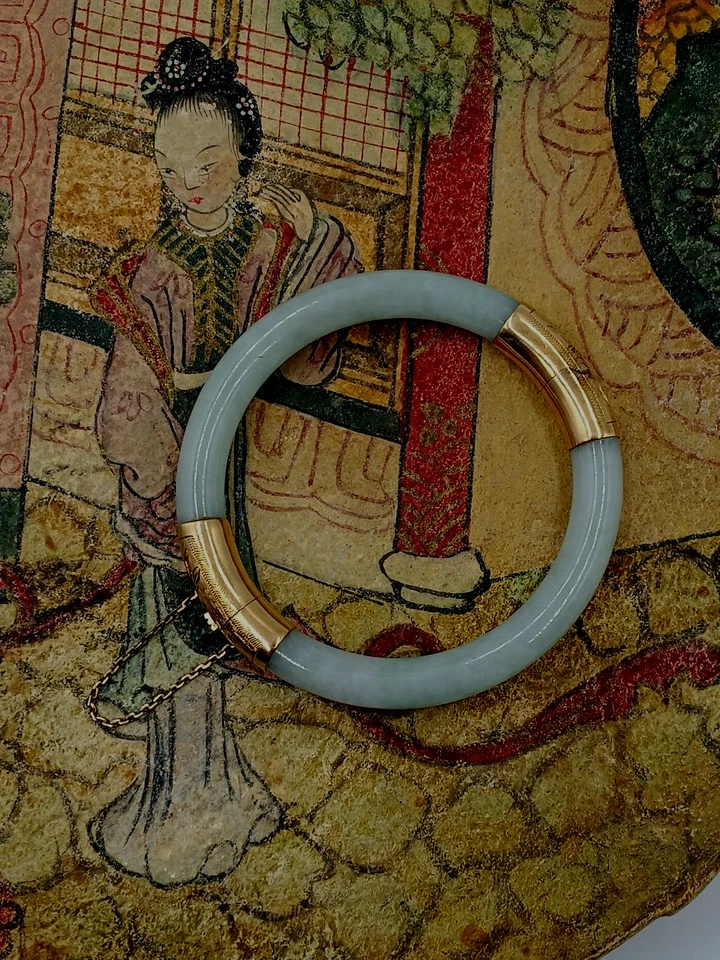 Brazalete de jade verde espuma de mar casi translúcida floral oro 14kt 7" Foto 2 de 4