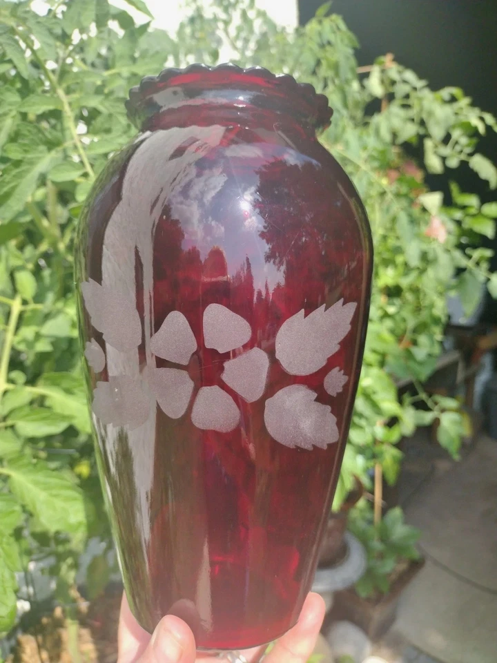 VTG Anchor Hocking Royal Ruby Red Glass Scalloped Edge 9" Vase Frosted Flower  - Image 2 of 4