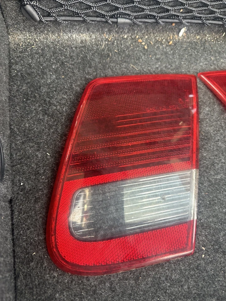 (JUEGO de 2) Cubiertas de lente de luz trasera interior Saab 9-3 2003-2007 montaje en maletero EXC+++ Foto 2 de 4