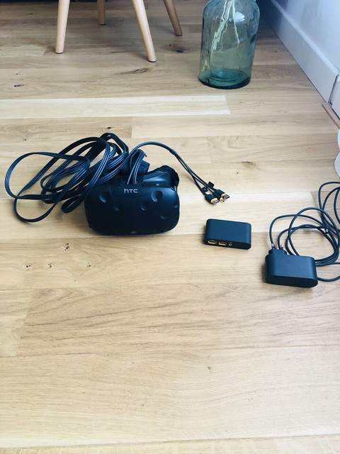 Cuffie per realtà virtuale HTC-Vive VR Con cavo USB-BOX e Link Box In buone... Cuffie per realtà virtuale HTC-Vive VR Con cavo USB-BOX e Link Box In buone...