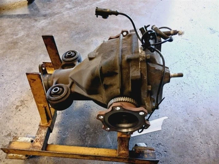 2008 Infiniti G37 Sedan Rear Axle Differential Carrier 3.692 Ratio OEM - Image 2 of 4