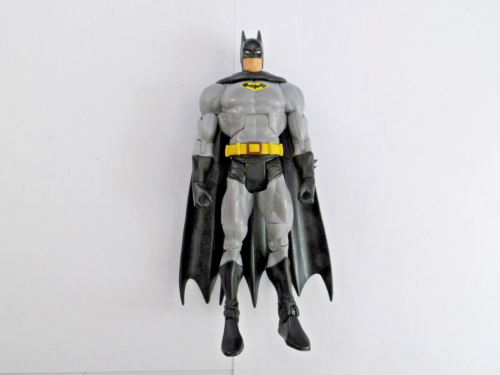 DC Universe Classics Batman 2009? traje superhéroes grandes del mundo gris negro