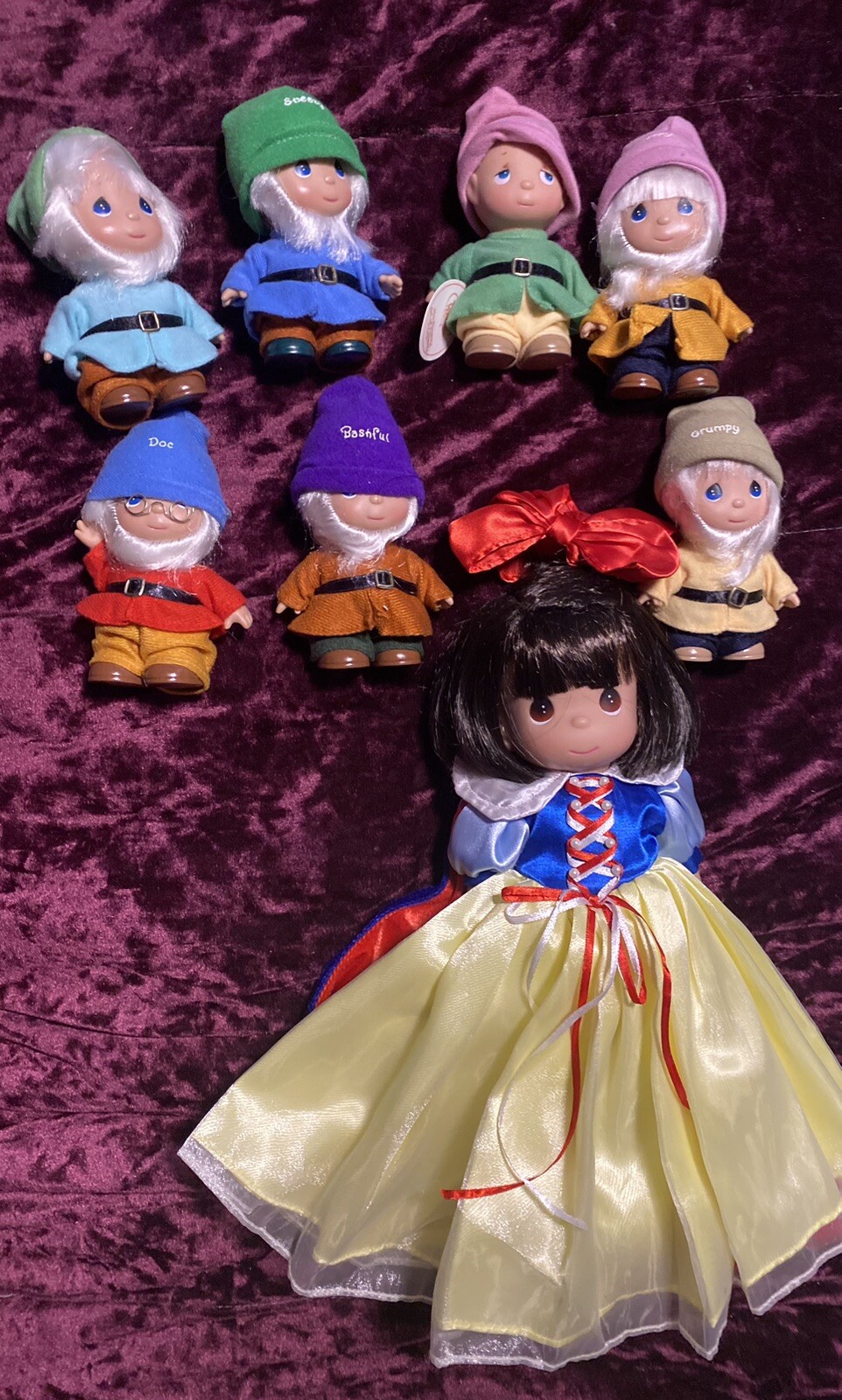 Disney Parks MINI SNOW WHITE SEVEN DWARFS Precious Moments Dolls SET OF 7 + Snow