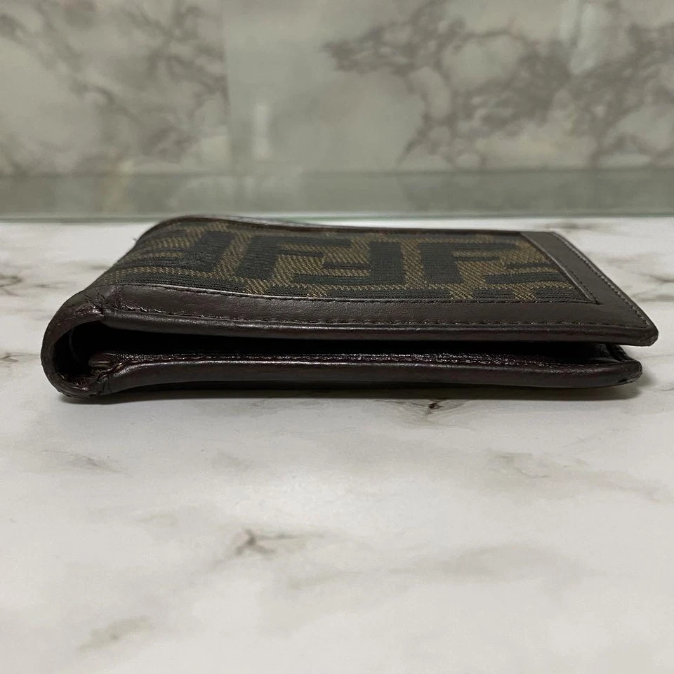 Carteira Fendi Zucca couro marrom preto dobrável feita na Itália excelente presente F/S - Imagem 3 de 4