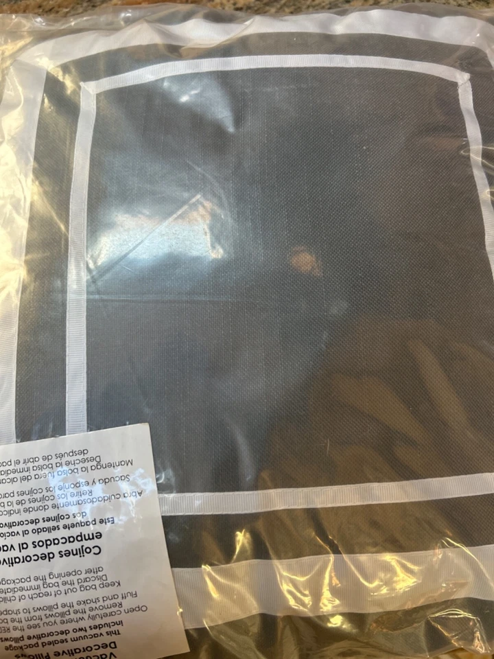 TOTAL 4 pillows! Pack of 2! 18*18 Set of 2 Pillows MAINSTAYS  Pillows - Image 2 of 4