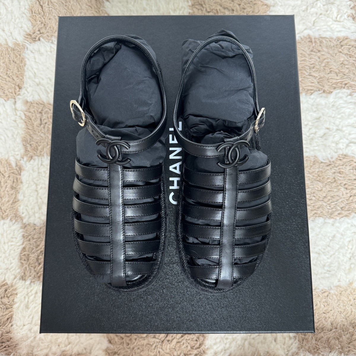 CHANEL ブラック フラットサンダル　【ビンテージ品］サイズ39 CHANEL ブラック フラットサンダル 【ビンテージ品］サイズ39