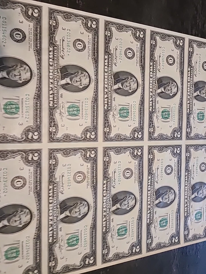 1976 C* $2  FRN Uncut Sheet Of 16 Notes - Image 3 of 4
