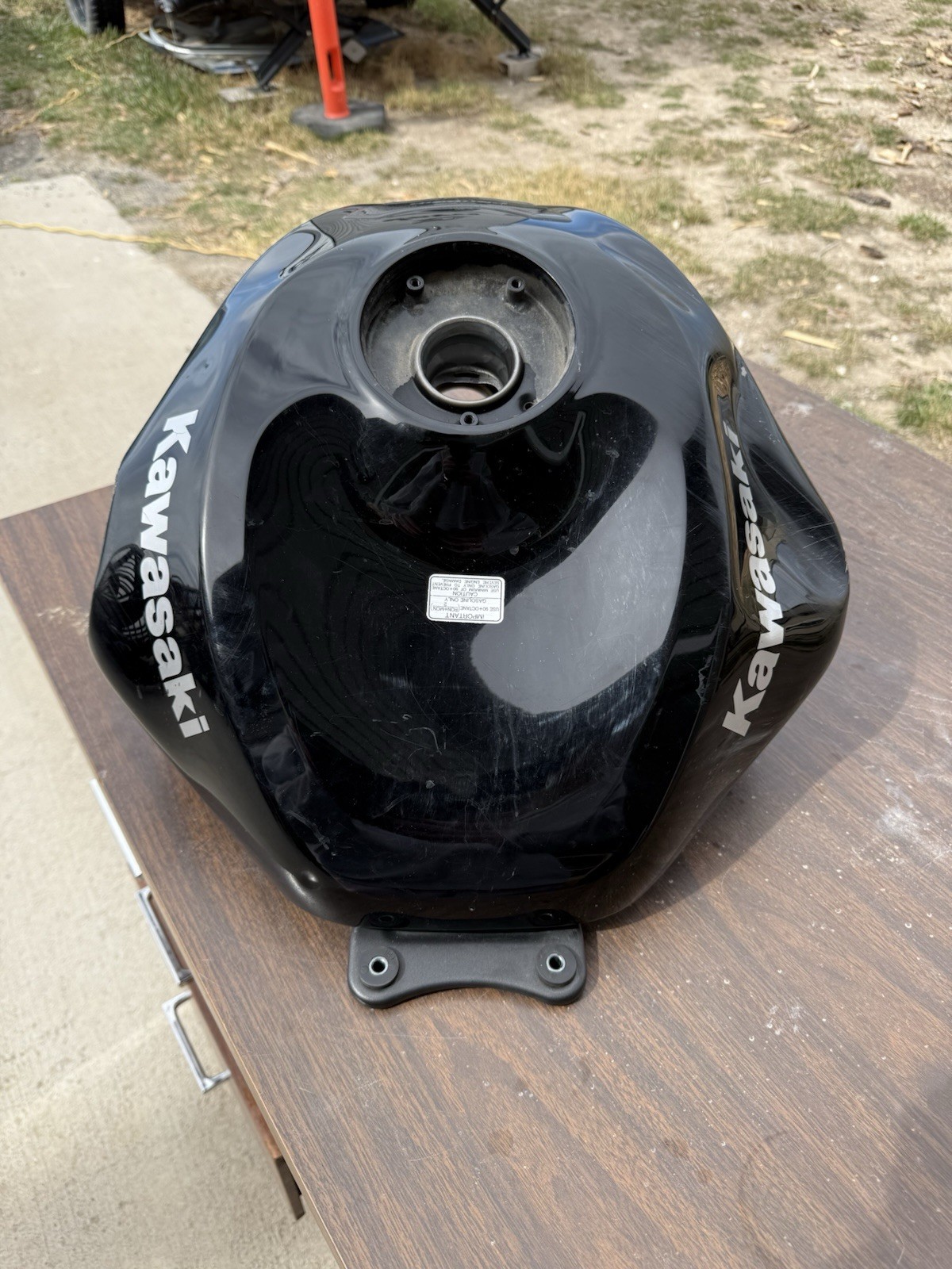 08-10 Kawasaki Ninja ZX1000 ZX10R Gas Fuel Tank Petrol Reservoir