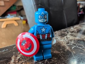 LEGO Marvel Avengers Assemble sh106 Captain America Minifigure with Shield 76017
