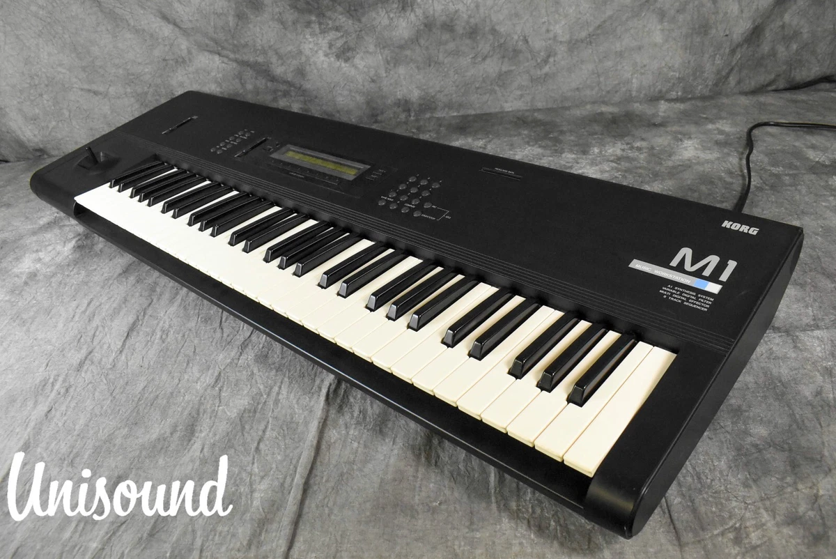 Korg M1 Music Workstation Synthesizer in Very Good condition