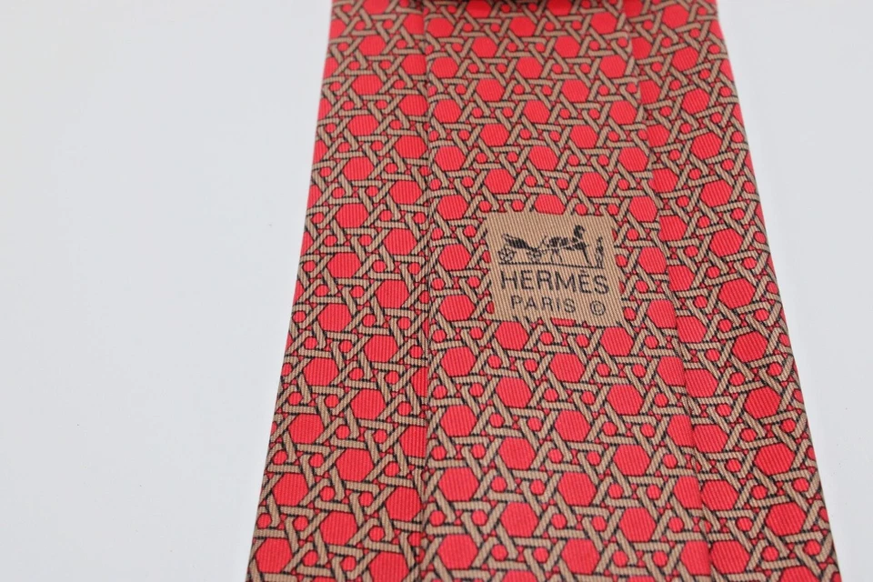 Hermes Paris 100% 真丝领带 7568 SA 联锁图案 - 3.5 英寸宽 - 56 英寸长 — 第 3/4 张图片