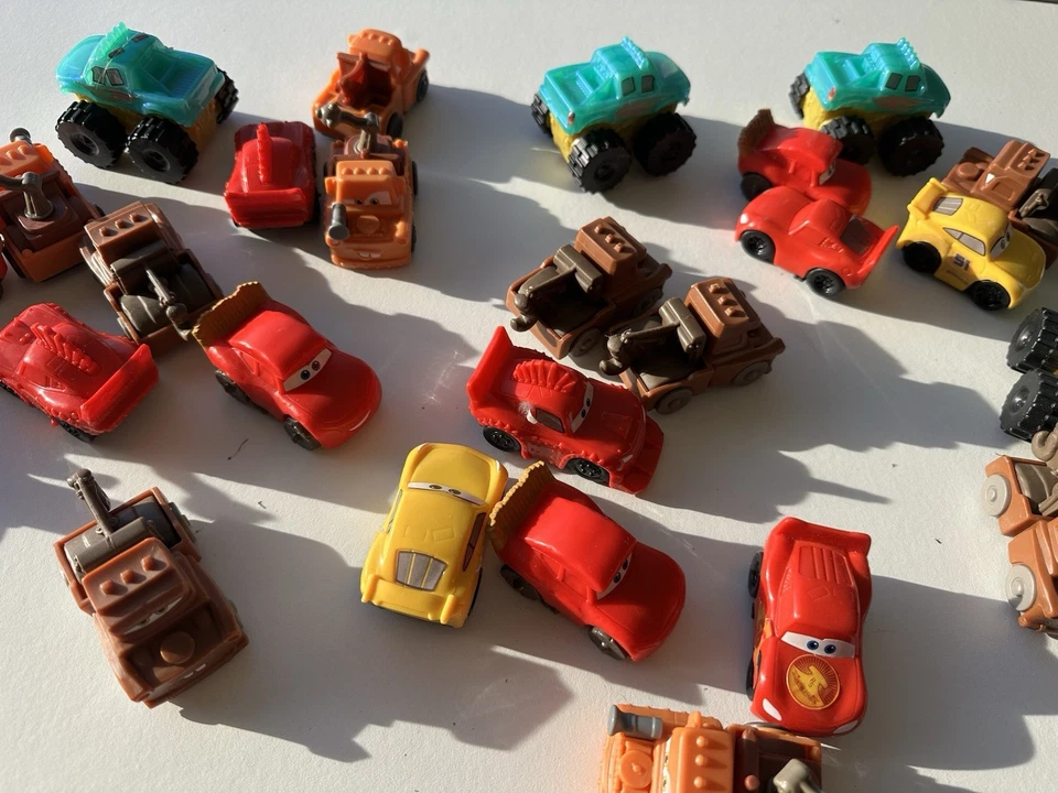 McDonald's Happy Meal juguetes de la serie Disney Pixar "Cars on the Road" 2022 Foto 4 de 4