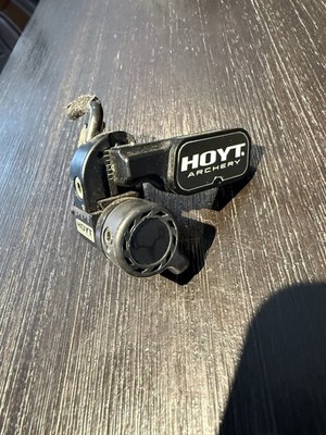 Hoyt Ultra Rest Standard RH Drop Away Arrow Rest Black (1841822)