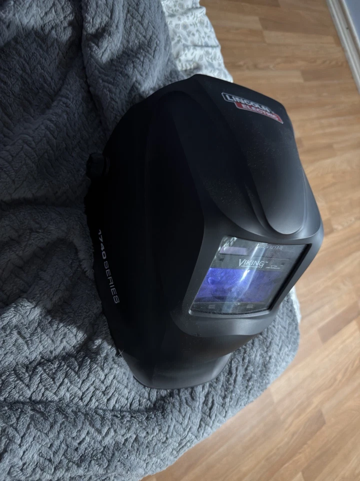 Capacete de solda Lincoln Viking 1740 escurecimento automático - K3282-3 - Imagem 2 de 3