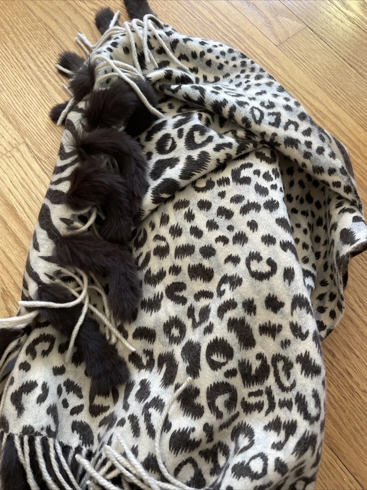Mantón envolvente estampado animal cachemir La Fiorentina talla OS ribete de piel de conejo Foto 2 de 4