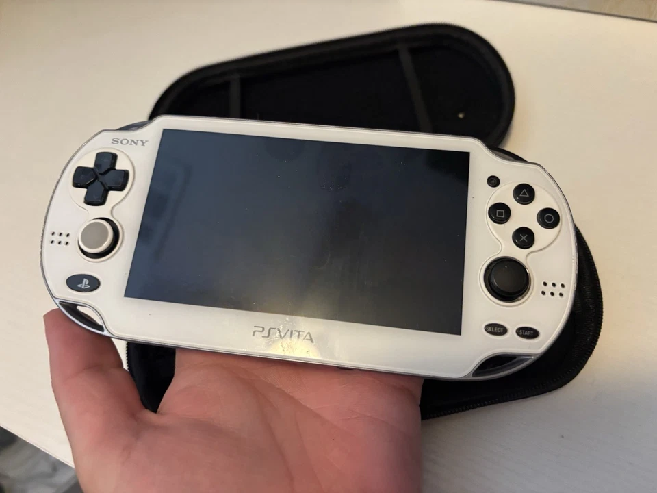 Console Sony PS Vita PCH-1100 com leitura testada Hatsune Miku - Imagem 2 de 4