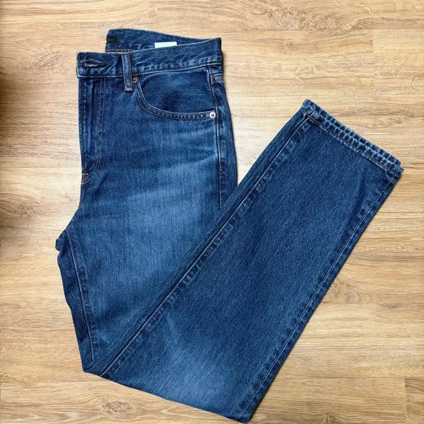 Uniqlo Straight Fit Jeans 30 - New