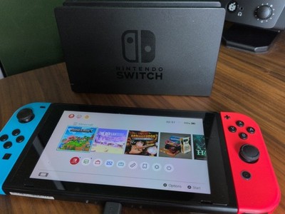 Nintendo Switch V1 HAC-001 XAJ7001 Konsole mit Box, Controllern und offizieller SD