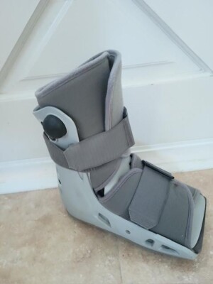 Aircast self strike inflatable walking boot