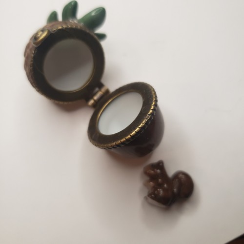 PHB Porcelain Hinged Acorn Nut With Squirrel Trinket Harvest Vegetable 35798 - Picture 4 of 6