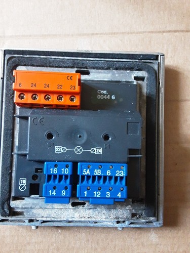 Platine De Rue 1 Abonné Pour Interphone Filaire 4 Paires O,6 Legrand Réf 0044 6 - Picture 2 of 5