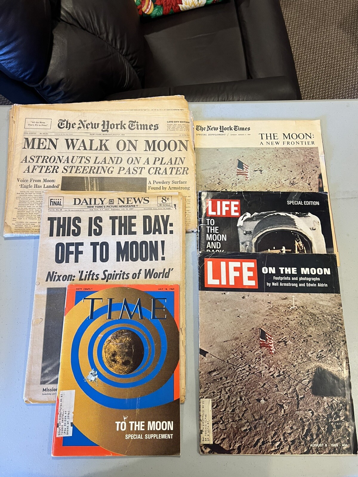 Vintage News Papers (3) And Magazines (3) Lot of 6 - Men Land on Moon 1969