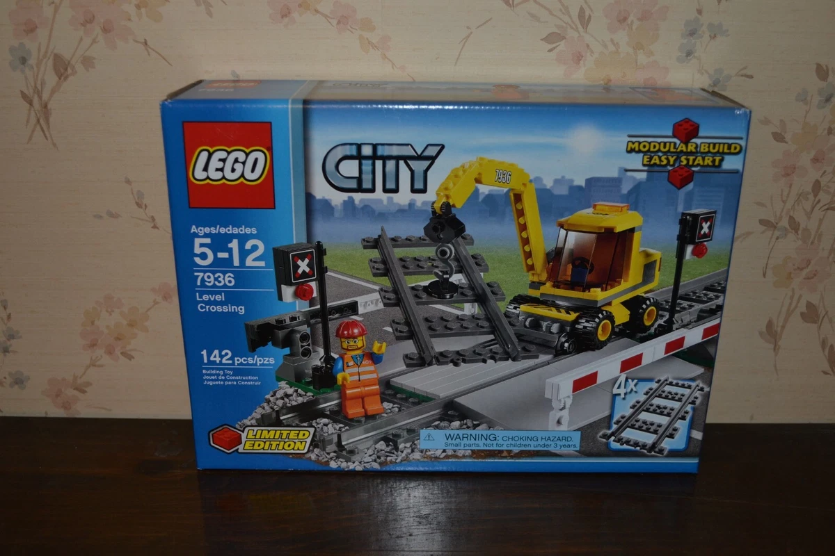 sammenholdt Reproducere Åben LEGO City 7936 Level Crossing New and Unopened | eBay