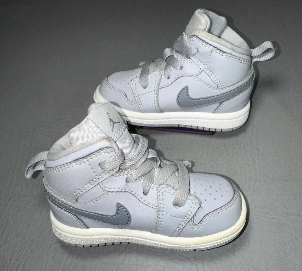 Nike Air Jordan 1 Mid Retro Gris Blanco Tenis Niño Pequeño Talla 4C - 640735-033 Foto 2 de 4
