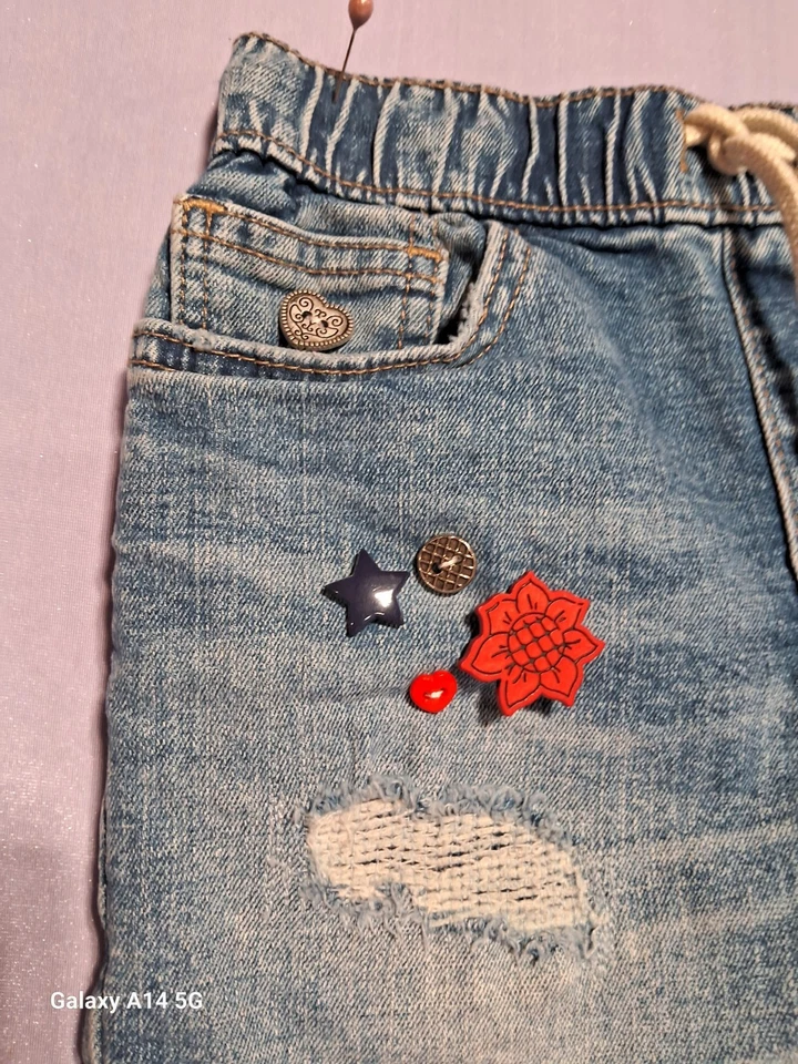 Old Navy Blue Distressed Denim Shorts Size S 6/7 Slim - Image 3 of 4