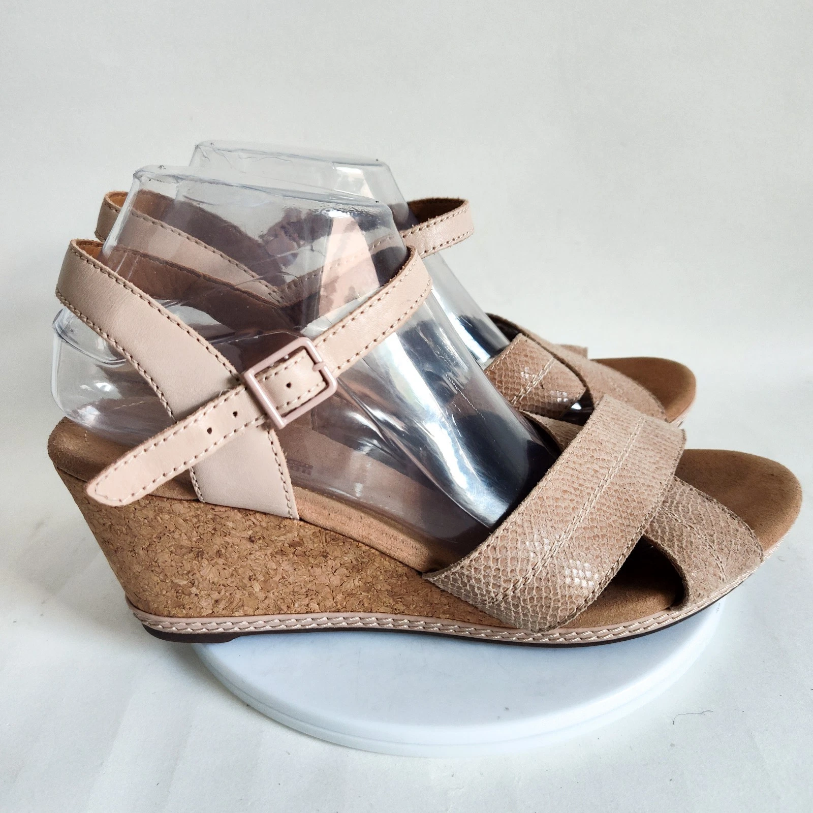 Sandali Clarks Helio Latitude in pelle di serpente goffrata con zeppa e cinturino larghi 10