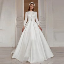 Gorgeous Muslim Wedding Dresses O-Neck Long Sleeves Satin Appliques Bridal Gowns