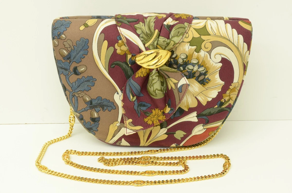 Gucci bag shop with ribbon