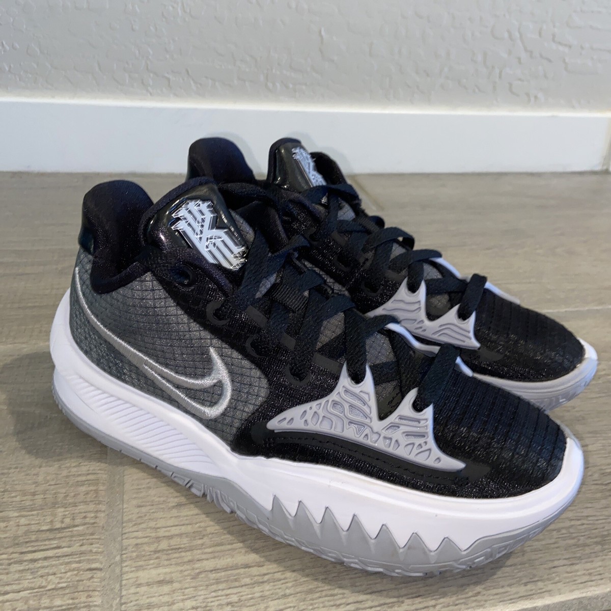 Kyrie Low 4 バスケットボールシューズ グレー/ブラック/ブルー NEW Nike Kyrie Low 4 TB Black Game Royal Blue White Irving
