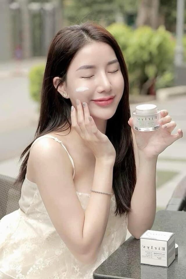 Eirlys' Glutathione Whitening Tone Up Cream 50ml Fade Dark Spots. Made In  Korea