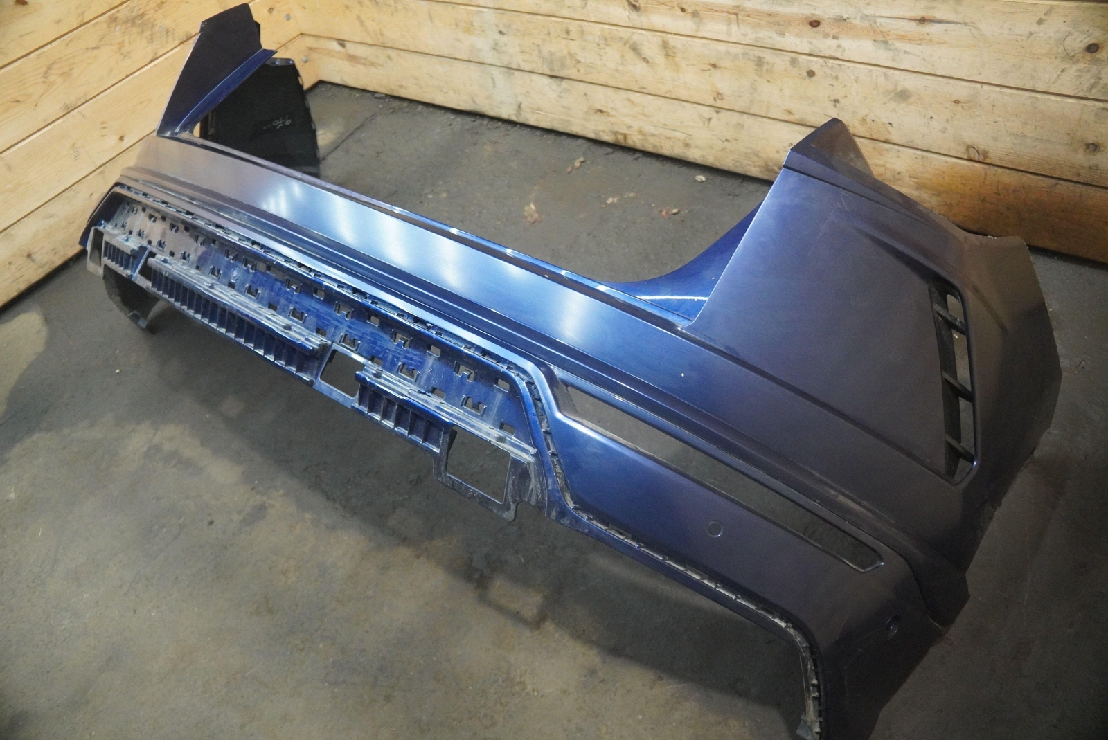Rear Bumper Cover Upper Trim Panel 4ML807511 OEM Lamborghini Urus 2019 *Note*