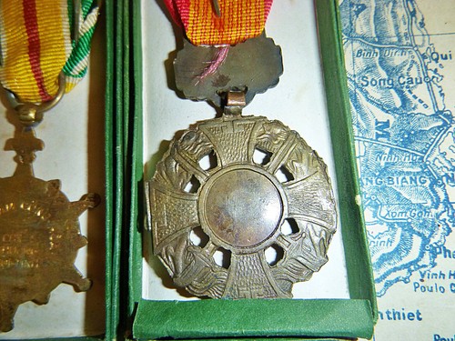 3 x ARVN MEDAL - Original in Box - GALLANTRY, CIVIL MILITIA, WOUND, Vietnam War - Picture 11 of 15