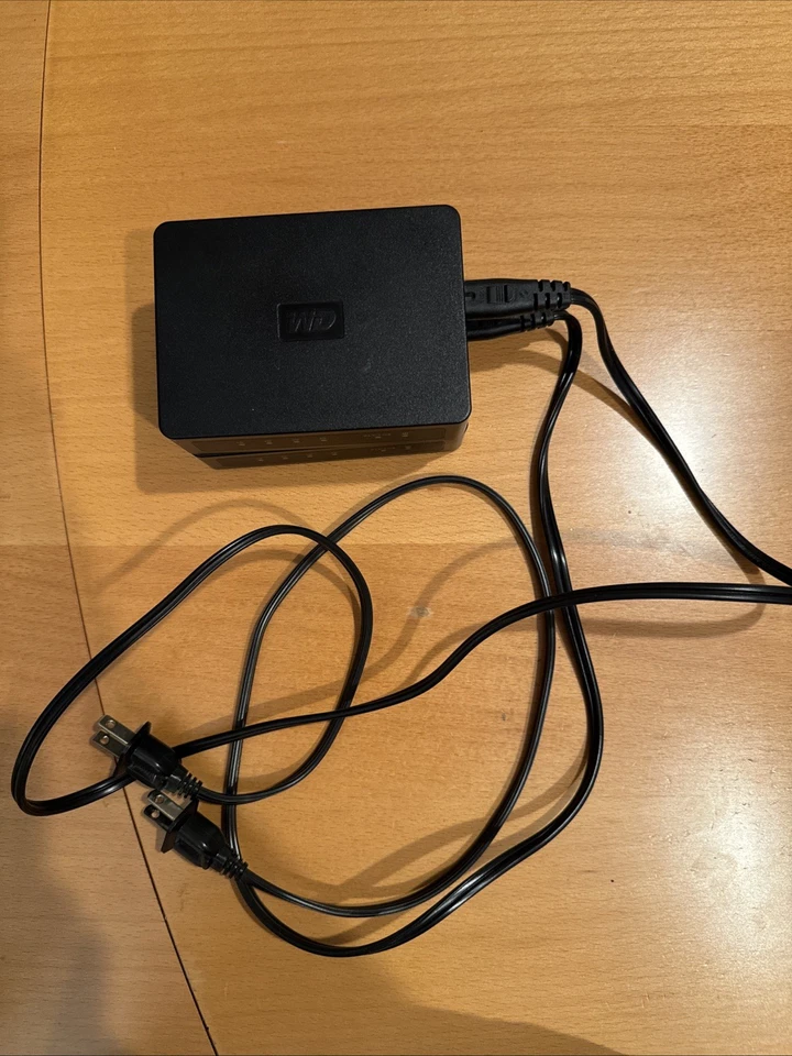 Set of 2 Western Digital (WD) Livewire 4-port network adapter WDBABY0000NBK-NESN - Image 2 of 4