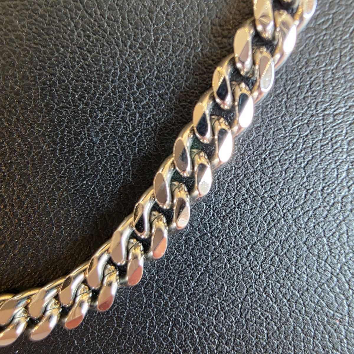 LOUIS VUITTON Monogram Raw Logo Kihei M01490 Metal Chain Necklace Silver Pouch thumbnail 4