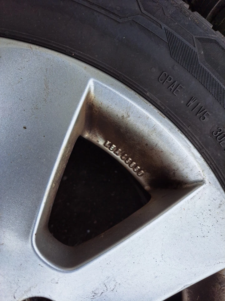 VW Golf IV 1 Satz Alufelgen mit Allwetterreifen 195/65R15 - Bild 4 von 4