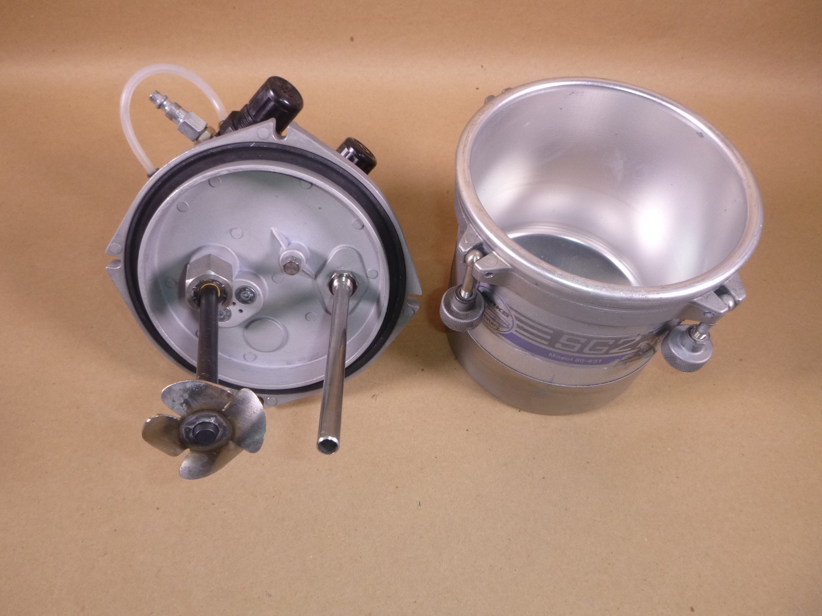 Binks SG2 Plus Pressure Cup Model 80-651 With Gast Rotary Agitator 2 Quart